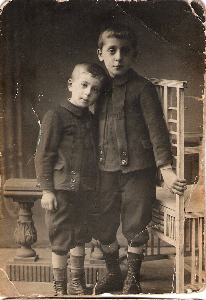 Mojzesz and Zelig in Warsaw in 1914